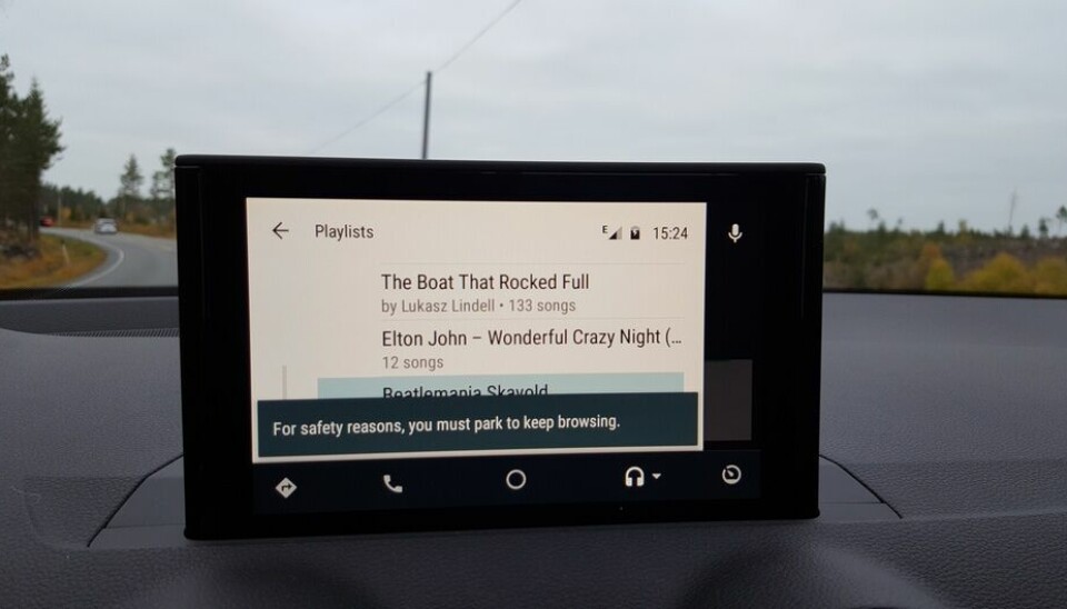 Android AutoSå fort bilen beveger seg begrenser Android Auto funksjonaliteten. Litt for mye.Foto: Odd Erik Skavold Lystad