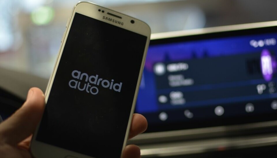 Android AutoTelefonen blir 'låst' når Android Auto er aktivert, men det er likevel mulig å bruke den ved å trykke på appvelger-knappen.Foto: Odd Erik Skavold Lystad