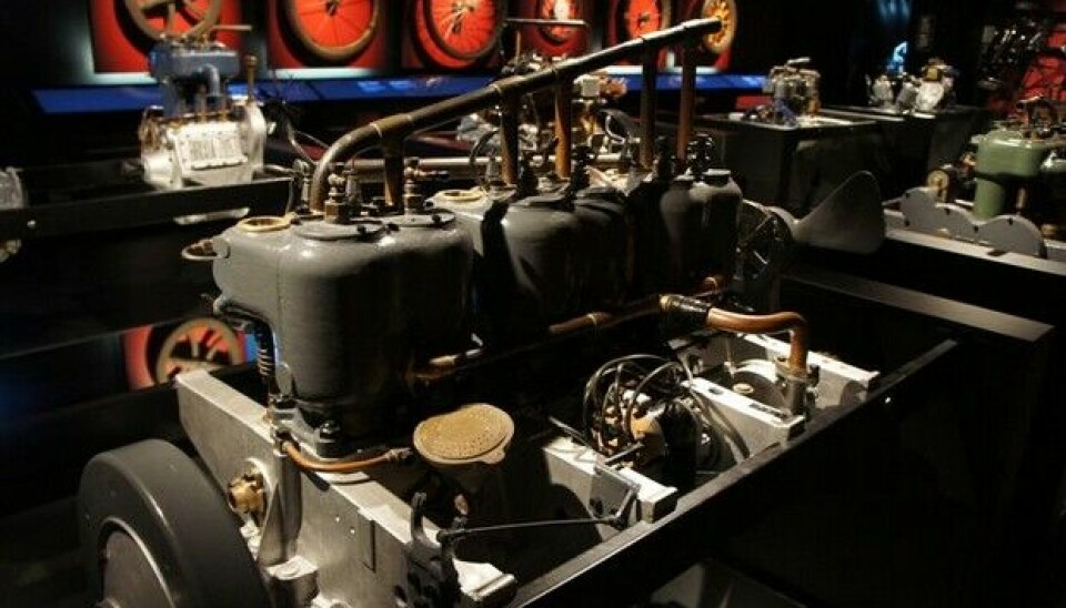Bilmuseet i TorinoEn stor sal fylt av gamle hjul og gamle motorer, og med musikk som heter Mekanisk Symfoni. Vakkert. Manglet bare lukten.Foto: Jon Winding-Sørensen