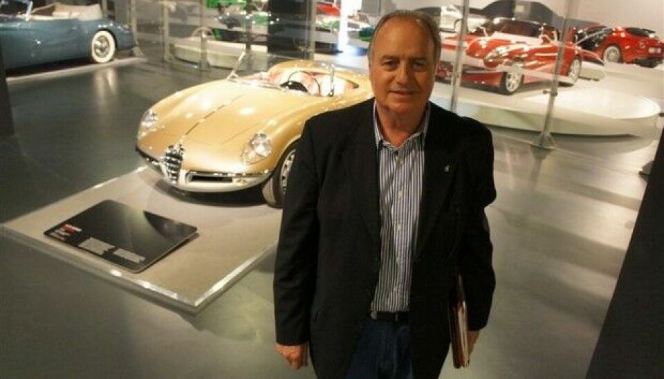 Bilmuseet i TorinoMuseets direktør, Rodolfo Gaffino Rossi, foran en felles favoritt, Bertones sjefdesigner, Franco Scaglione, foreslo denne som den åpne Giulietta. Jobben gikk i stedet til Pininfarina, og disse linjene brukte han da han etterpå designet Arnolt Bristol.
