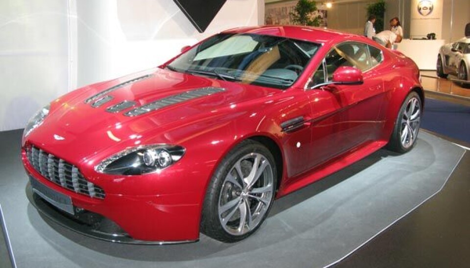 IAA Frankfurt 2009V12 Vantage er fremdeles en juvel, men den kom i skyggen for Rapide.$Foto: Jon Winding-Sørensen IAA Frankfurt 2009V12 Vantage er fremdeles en juvel, men den kom i skyggen for Rapide.$Foto: Jon Winding-Sørensen