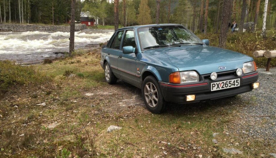 Håkon BjerkstadBildet er tatt ved en foss mellom Gjøvik og Valdres. Bilen på bildet er min 90% strøkne Ford Escort 1988-modell.