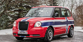 Taxi i rødt, hvitt og blått