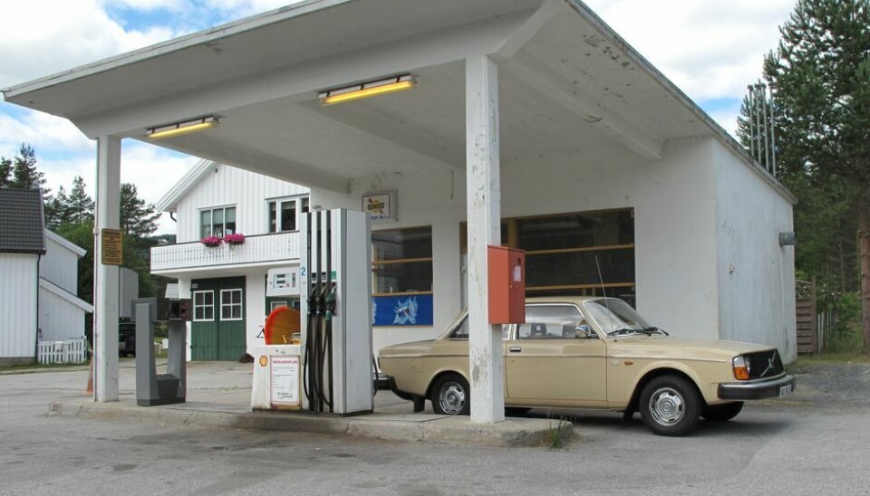 Svenn FuruhaugNostalgi i Gransherad. Bilen fra 1975 og bensinstasjonen er i drift.