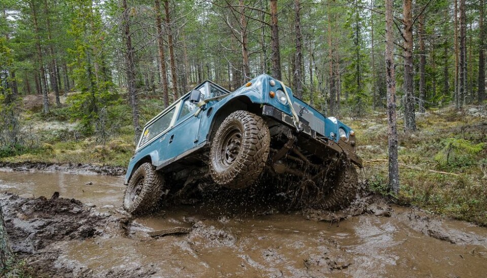 Frode H. HaalandBrumle er 43 år gammel, men trives fortsatt i offroadløypene - her fotografert i fint driv gjennom gjørma. Den har fått nytt hjerte i form av en Rover V8, nye Rover-akslinger og annet. Bilen er restaurert og ombygd av Dagfinn Svendsen. Eier av bilen er: Anders Brandt.