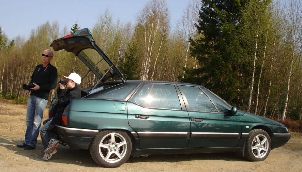Frank VindsetmoI vår familie har vi alltid gledet oss sammen med og i bilene våre, her et glimrende eksempel; favorittsysselen til minstemann flyspotting, med bilen som