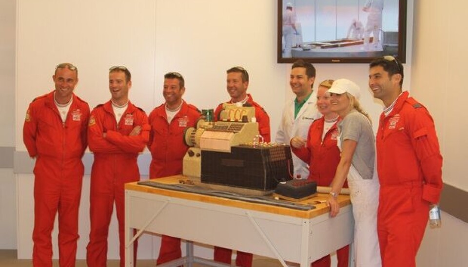 Goodwood Festival of SpeedFly er viktigere på Revival enn på FOS, men de engelske presisjonsflygerne fra Red Arrows var på plass - her inne i Skoda-standen.Foto: Stein Pettersen