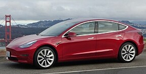 Teslas minste med AWD