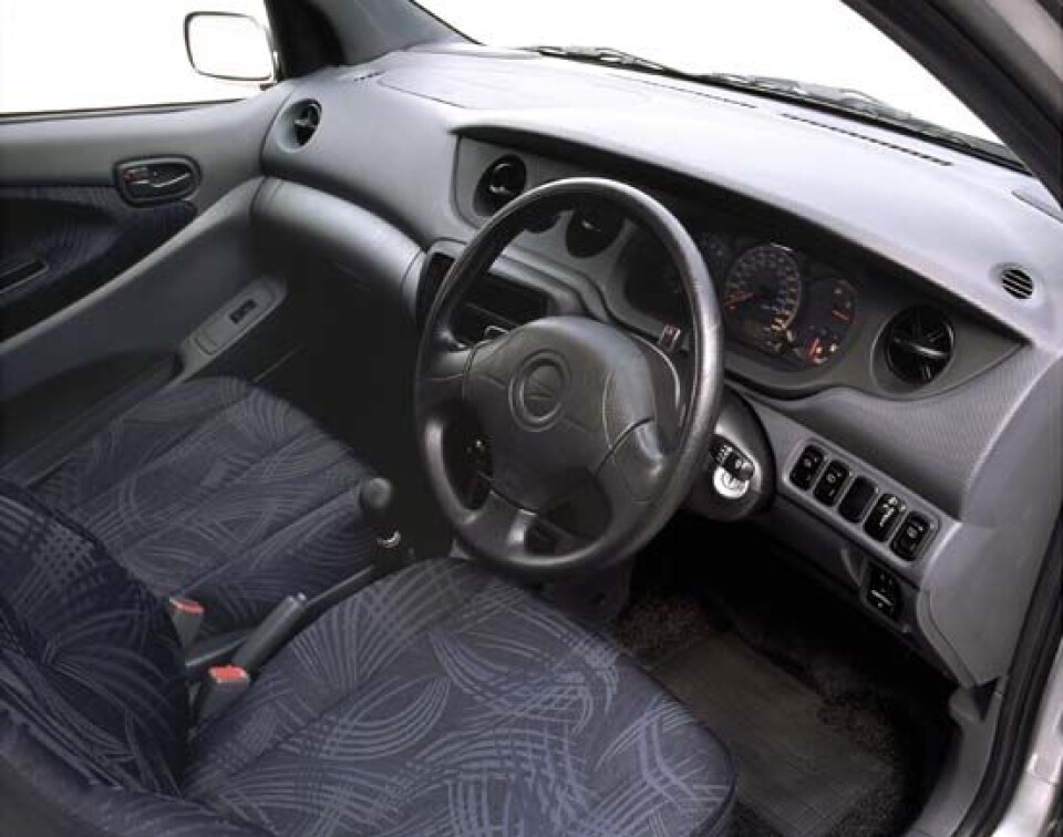 Daihatsu YRV