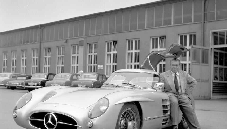 Rudolf Uhlenholt med sin Mercedes-Benz Uhlenhaut Coupé