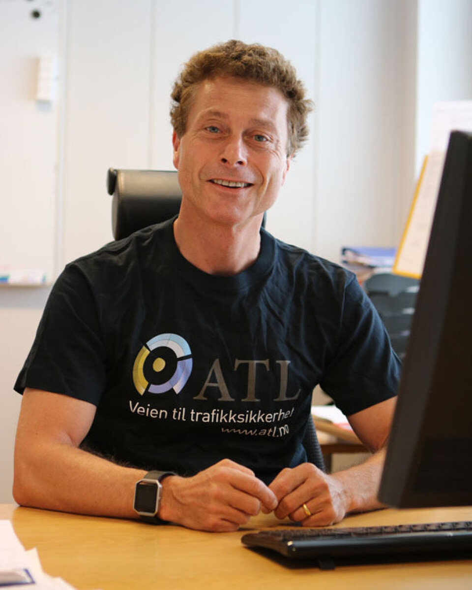 Direktør Torgeir Abusdal i ATL er bekymret for de lange ventetidene på oppkjøring. Han mener det offentlige glemmer at de faktisk leverer en tjeneste til forbrukerne: