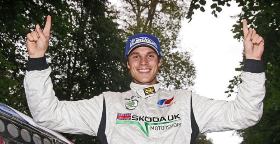 Mikkelsen varmer opp i snø