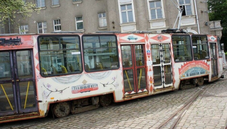 Museet for Teknologi og TransportDet første som møtte oss var en trikk som så ut som en russebuss. (Har ingen tenkt på russetrikk?) (Foto: Jon Winding-Sørensen) Museet for Teknologi og TransportDet første som møtte oss var en trikk som så ut som en russebuss. (Har ingen tenkt på russetrikk?) (Foto: Jon Winding-Sørensen)