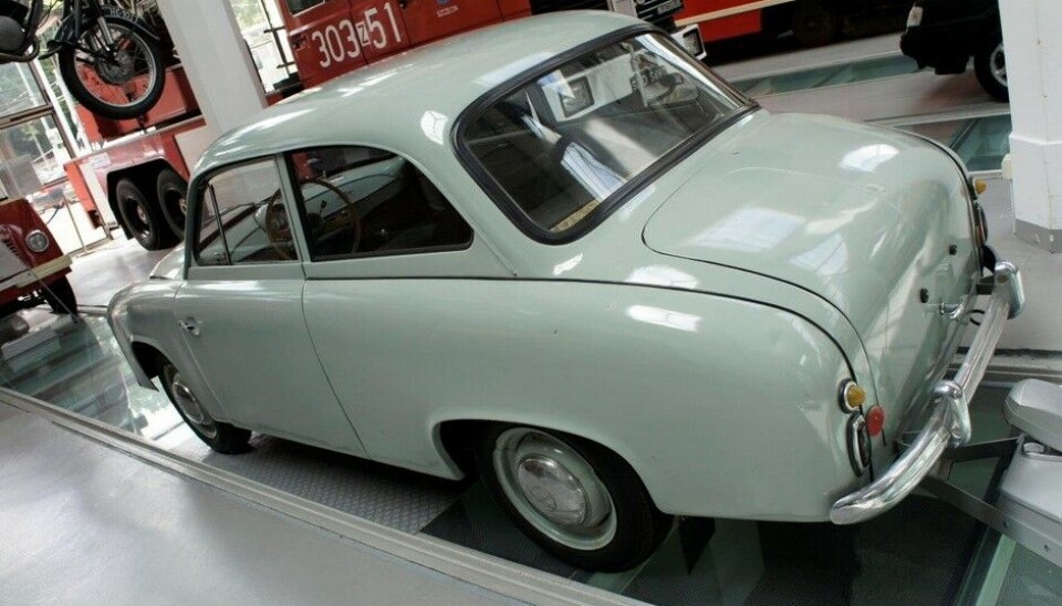 Museet for Teknologi og TransportEndelig en polsk bil. Syrena 101. Så snart Stalin var død kunne Polen starte sin bilindustri. De første 200 eksemplarene av denne ble bygget i 1957. To-takt, 2-syl, 27 hk og nesten ett tonn! (Foto: Jon Winding-Sørensen) Museet for Teknologi og TransportEndelig en polsk bil. Syrena 101. Så snart Stalin var død kunne Polen starte sin bilindustri. De første 200 eksemplarene av denne ble bygget i 1957. To-takt, 2-syl, 27 hk og nesten ett tonn! (Foto: Jon Winding-Sørensen)