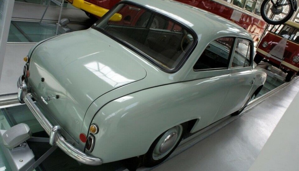 Museet for Teknologi og TransportEndelig en polsk bil. Syrena 101. Så snart Stalin var død kunne Polen starte sin bilindustri. De første 200 eksemplarene av denne ble bygget i 1957. To-takt, 2-syl, 27 hk og nesten ett tonn! (Foto: Jon Winding-Sørensen) Museet for Teknologi og TransportEndelig en polsk bil. Syrena 101. Så snart Stalin var død kunne Polen starte sin bilindustri. De første 200 eksemplarene av denne ble bygget i 1957. To-takt, 2-syl, 27 hk og nesten ett tonn! (Foto: Jon Winding-Sørensen)
