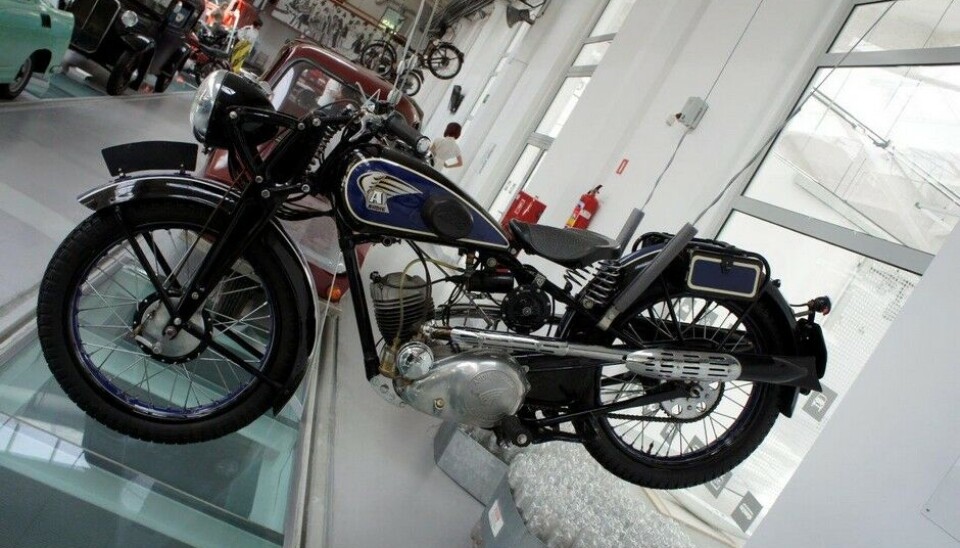 Museet for Teknologi og TransportEndelig en vi kjenner. Ardie, en 200 kubikker fra 1937. Ardie var blant dem som forsøkte å bygge en Folkevogn før krigen. (Foto: Jon Winding-Sørensen) Museet for Teknologi og TransportEndelig en vi kjenner. Ardie, en 200 kubikker fra 1937. Ardie var blant dem som forsøkte å bygge en Folkevogn før krigen. (Foto: Jon Winding-Sørensen)