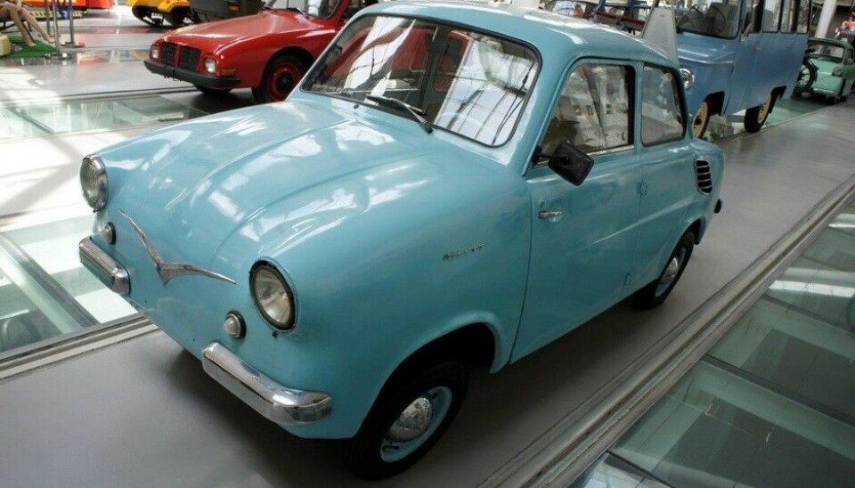 Museet for Teknologi og TransportMikrus er også et smart navn som faktisk kom i produksjon i 1958. 1700 ble bygget før noen trakk i snora i 1960. 300 ccm, 14 hk, trang spesielt bak. (Foto: Jon Winding-Sørensen) Museet for Teknologi og TransportMikrus er også et smart navn som faktisk kom i produksjon i 1958. 1700 ble bygget før noen trakk i snora i 1960. 300 ccm, 14 hk, trang spesielt bak. (Foto: Jon Winding-Sørensen)
