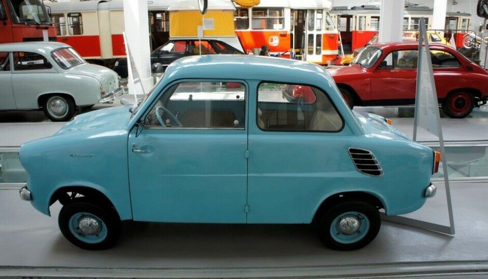 Museet for Teknologi og TransportMikrus er også et smart navn som faktisk kom i produksjon i 1958. 1700 ble bygget før noen trakk i snora i 1960. 300 ccm, 14 hk, trang spesielt bak. (Foto: Jon Winding-Sørensen) Museet for Teknologi og TransportMikrus er også et smart navn som faktisk kom i produksjon i 1958. 1700 ble bygget før noen trakk i snora i 1960. 300 ccm, 14 hk, trang spesielt bak. (Foto: Jon Winding-Sørensen)