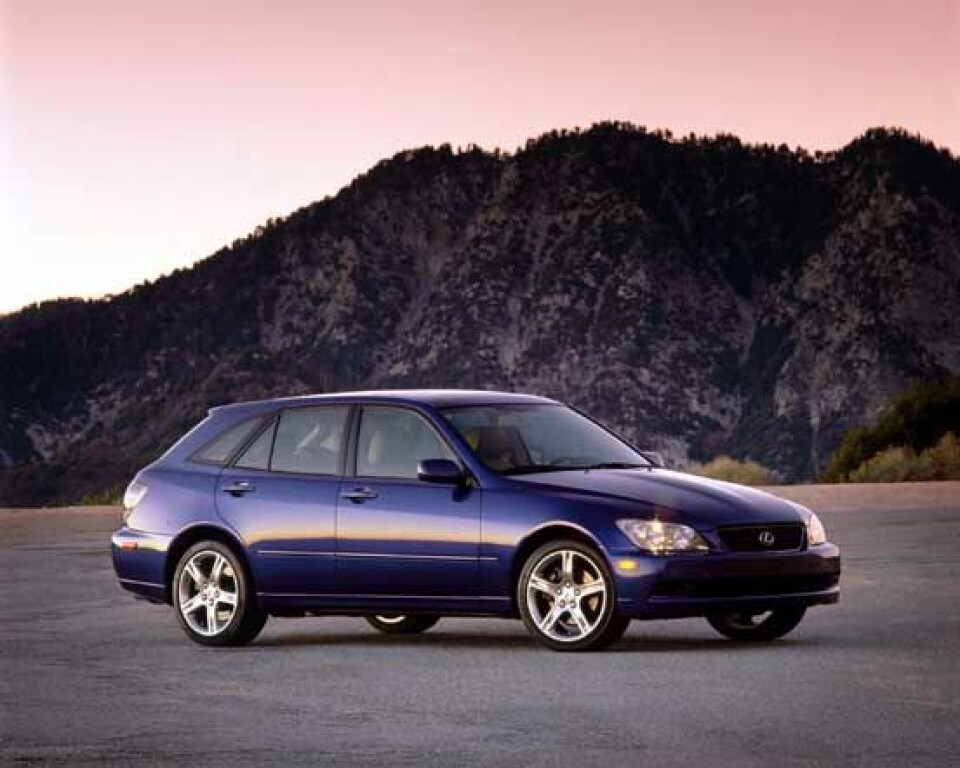 Lexus IS300 SportCross