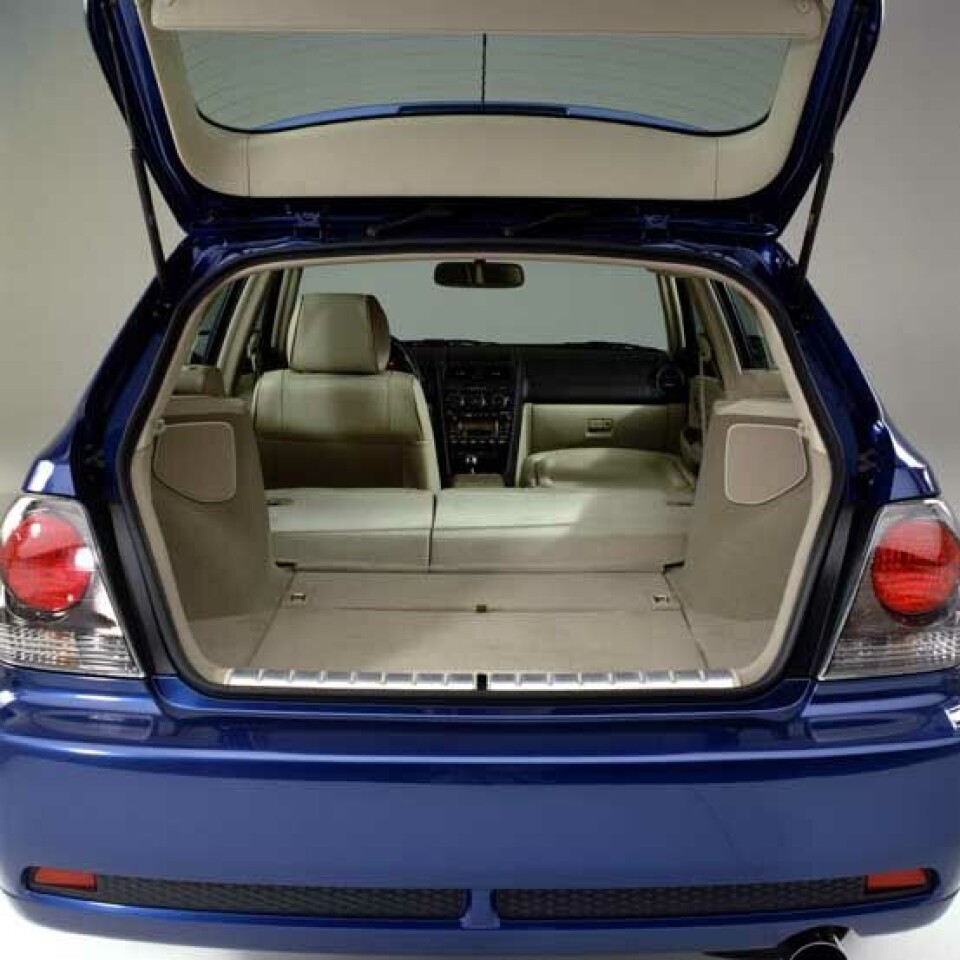 Lexus IS300 SportCross