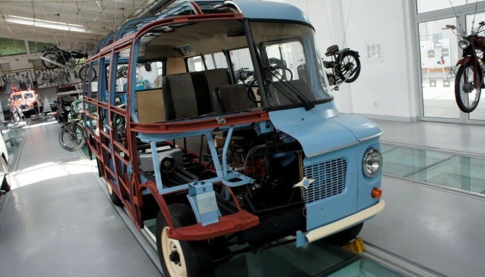 Museet for Teknologi og TransportHer har vi jommen en Nysa igjen, men perforert slik at vi kan se hva som var under denne 1990-modellen. Ingen overraskelser faktisk. (Foto: Jon Winding-Sørensen) Museet for Teknologi og TransportHer har vi jommen en Nysa igjen, men perforert slik at vi kan se hva som var under denne 1990-modellen. Ingen overraskelser faktisk. (Foto: Jon Winding-Sørensen)