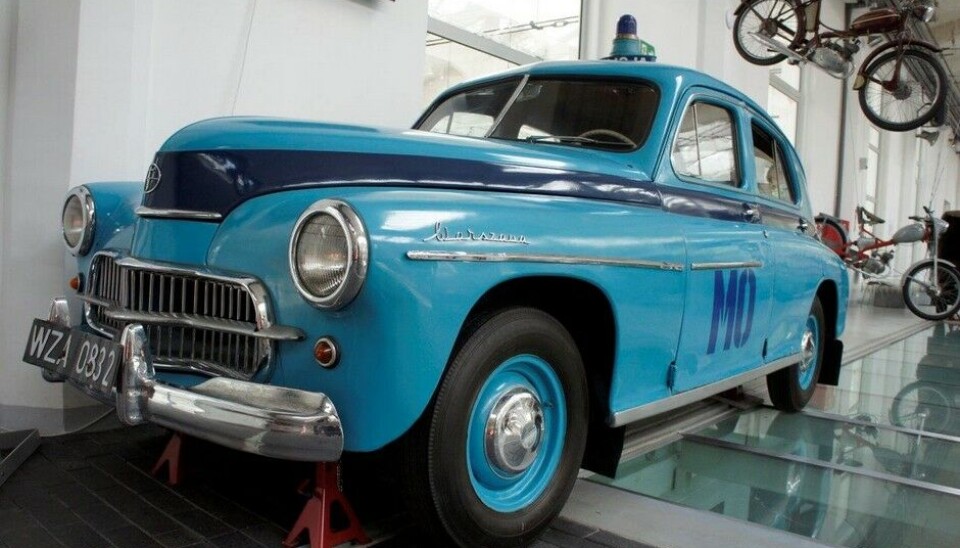 Museet for Teknologi og TransportWarszawa, den lokale utgaven av Pobeda, kjente vi godt her hjemme også. 95 mill. dollar betalte polakkene for lisensen. Dårlig deal. 52 hk og 1400 kg dro ikke mange skinn av mange pølser. (Foto: Jon Winding-Sørensen) Museet for Teknologi og TransportWarszawa, den lokale utgaven av Pobeda, kjente vi godt her hjemme også. 95 mill. dollar betalte polakkene for lisensen. Dårlig deal. 52 hk og 1400 kg dro ikke mange skinn av mange pølser. (Foto: Jon Winding-Sørensen)