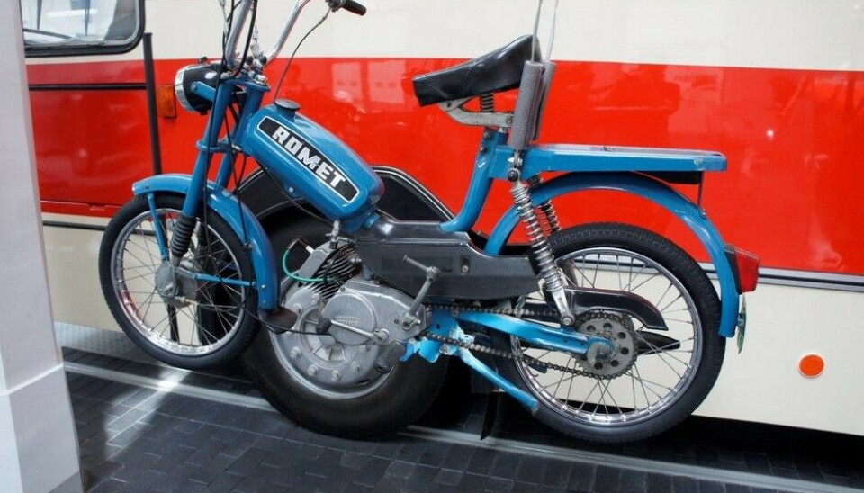 Museet for Teknologi og TransportRomet moped fra 1986. Moderne design krympet tanken fra 6 til bare 4,5 liter. Awa og øst-tyske Simson ble snart for sterke konkurrenter. (Foto: Jon Winding-Sørensen) Museet for Teknologi og TransportRomet moped fra 1986. Moderne design krympet tanken fra 6 til bare 4,5 liter. Awa og øst-tyske Simson ble snart for sterke konkurrenter. (Foto: Jon Winding-Sørensen)