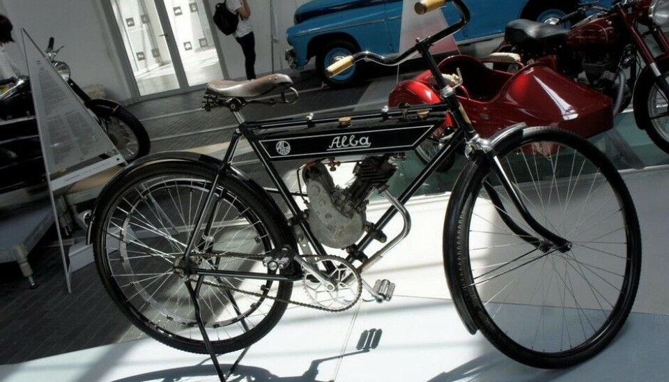 Museet for Teknologi og TransportAlba, denne er fra 1919 og museets eldste. Og også lokalt produsert. 200 ccm, firetakt, remdrift. Fabrikken gikk under i 1926. (Foto: Jon Winding-Sørensen) Museet for Teknologi og TransportAlba, denne er fra 1919 og museets eldste. Og også lokalt produsert. 200 ccm, firetakt, remdrift. Fabrikken gikk under i 1926. (Foto: Jon Winding-Sørensen)