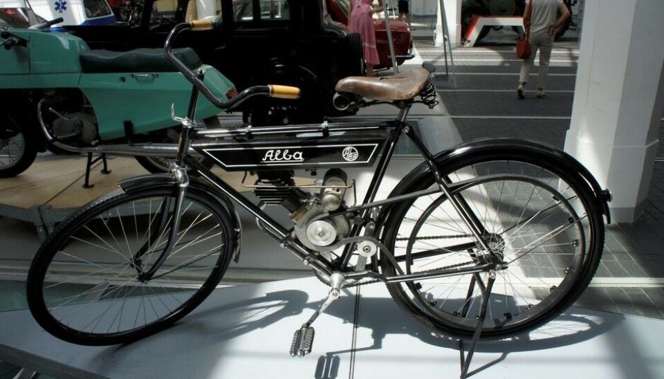 Museet for Teknologi og TransportAlba, denne er fra 1919 og museets eldste. Og også lokalt produsert. 200 ccm, firetakt, remdrift. Fabrikken gikk under i 1926. (Foto: Jon Winding-Sørensen) Museet for Teknologi og TransportAlba, denne er fra 1919 og museets eldste. Og også lokalt produsert. 200 ccm, firetakt, remdrift. Fabrikken gikk under i 1926. (Foto: Jon Winding-Sørensen)