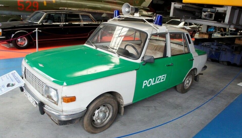 Eisenbahn & Tehnik Museum - ProraNå er vi inne på Wartburg. En 1978 modell i Politiuniform. (Foto: Jon Winding-Sørensen) Eisenbahn & Tehnik Museum - ProraNå er vi inne på Wartburg. En 1978 modell i Politiuniform. (Foto: Jon Winding-Sørensen)