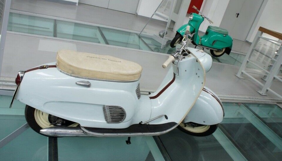 Museet for Teknologi og TransportDen siste polske scooteren, Osa M52 het en periode bare Indian, fordi den ble solgt til India. Ser ut som en smart konstruksjon, men den varte ikke lenger enn til 1965. (Foto: Jon Winding-Sørensen) Museet for Teknologi og TransportDen siste polske scooteren, Osa M52 het en periode bare Indian, fordi den ble solgt til India. Ser ut som en smart konstruksjon, men den varte ikke lenger enn til 1965. (Foto: Jon Winding-Sørensen)