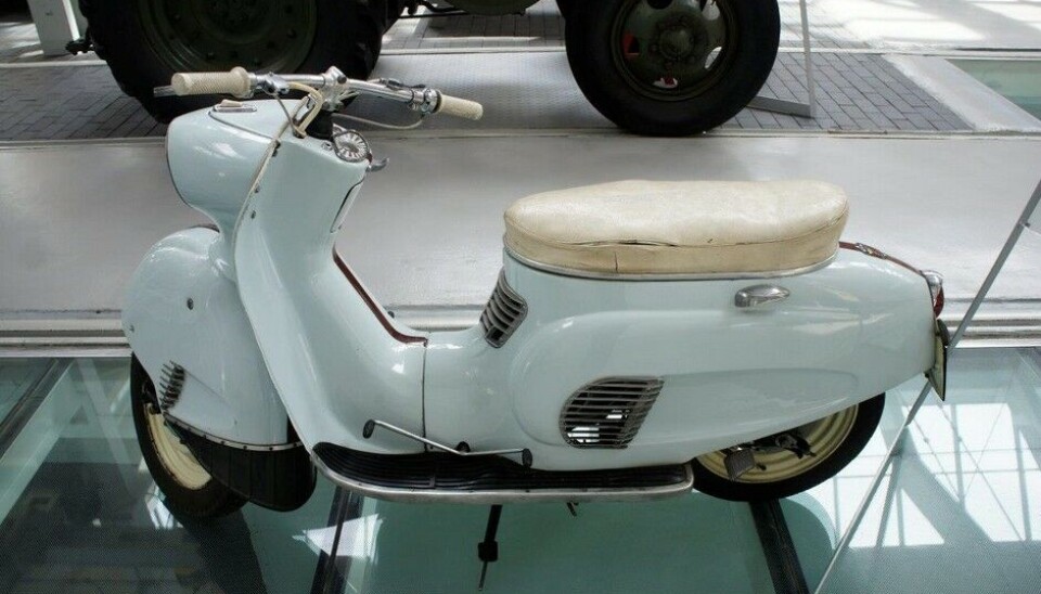 Museet for Teknologi og TransportDen siste polske scooteren, Osa M52 het en periode bare Indian, fordi den ble solgt til India. Ser ut som en smart konstruksjon, men den varte ikke lenger enn til 1965. (Foto: Jon Winding-Sørensen) Museet for Teknologi og TransportDen siste polske scooteren, Osa M52 het en periode bare Indian, fordi den ble solgt til India. Ser ut som en smart konstruksjon, men den varte ikke lenger enn til 1965. (Foto: Jon Winding-Sørensen)