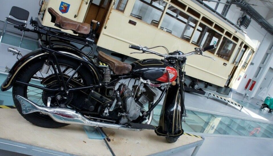 Museet for Teknologi og TransportSokol 1000 var en virkelig voksen maskin. 1000 kubikk (bare 22 hk) og 270 kg forteller sitt. (Foto: Jon Winding-Sørensen) Museet for Teknologi og TransportSokol 1000 var en virkelig voksen maskin. 1000 kubikk (bare 22 hk) og 270 kg forteller sitt. (Foto: Jon Winding-Sørensen)