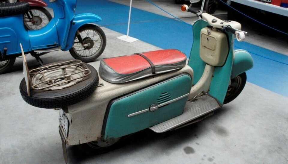 Eisenbahn & Tehnik Museum - ProraDa kan vi fjerne oss fra russisk luksus til Troll. Ikke den norske på fire, men en øst-tysk på to. En 150 kubikk scooter fra 1964 bygget av IWL. (Foto: Jon Winding-Sørensen) Eisenbahn & Tehnik Museum - ProraDa kan vi fjerne oss fra russisk luksus til Troll. Ikke den norske på fire, men en øst-tysk på to. En 150 kubikk scooter fra 1964 bygget av IWL. (Foto: Jon Winding-Sørensen)