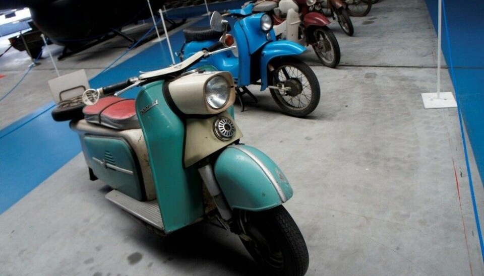 Eisenbahn & Tehnik Museum - ProraDa kan vi fjerne oss fra russisk luksus til Troll. Ikke den norske på fire, men en øst-tysk på to. En 150 kubikk scooter fra 1964 bygget av IWL. (Foto: Jon Winding-Sørensen) Eisenbahn & Tehnik Museum - ProraDa kan vi fjerne oss fra russisk luksus til Troll. Ikke den norske på fire, men en øst-tysk på to. En 150 kubikk scooter fra 1964 bygget av IWL. (Foto: Jon Winding-Sørensen)