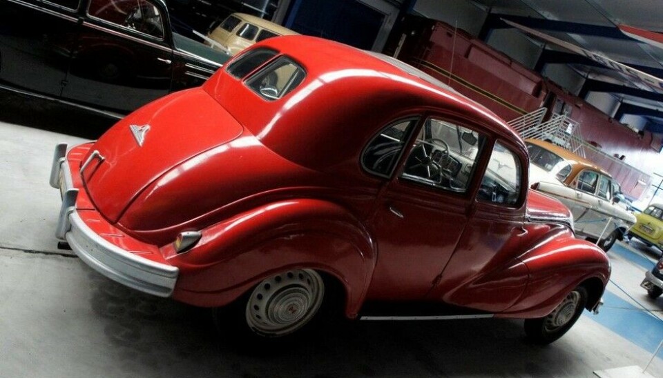 Eisenbahn & Tehnik Museum - ProraEtter krigen ble disse BMW-ene omdøpt til EMW fra 1952. Dette er en veldig attraktiv 340 fra 1952. Det var på hekta at russerne demonterte fabrikken i Eisenach, men i 1949 kom produksjonen av denne i gang igjen. (Foto: Jon Winding-Sørensen) Eisenbahn & Tehnik Museum - ProraEtter krigen ble disse BMW-ene omdøpt til EMW fra 1952. Dette er en veldig attraktiv 340 fra 1952. Det var på hekta at russerne demonterte fabrikken i Eisenach, men i 1949 kom produksjonen av denne i gang igjen. (Foto: Jon Winding-Sørensen)