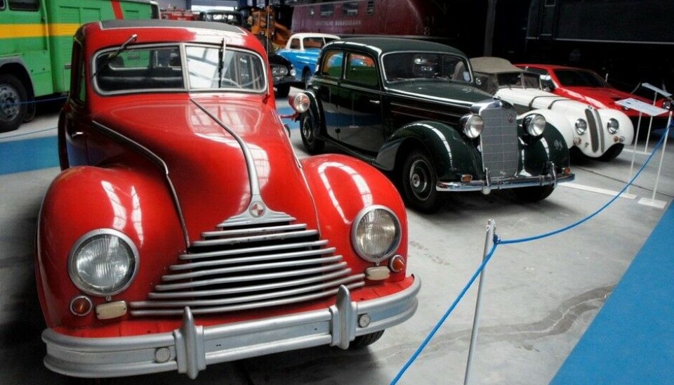 Eisenbahn & Tehnik Museum - ProraEtter krigen ble disse BMW-ene omdøpt til EMW fra 1952. Dette er en veldig attraktiv 340 fra 1952. Det var på hekta at russerne demonterte fabrikken i Eisenach, men i 1949 kom produksjonen av denne i gang igjen. (Foto: Jon Winding-Sørensen) Eisenbahn & Tehnik Museum - ProraEtter krigen ble disse BMW-ene omdøpt til EMW fra 1952. Dette er en veldig attraktiv 340 fra 1952. Det var på hekta at russerne demonterte fabrikken i Eisenach, men i 1949 kom produksjonen av denne i gang igjen. (Foto: Jon Winding-Sørensen)