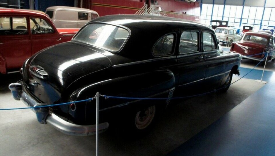 Eisenbahn & Tehnik Museum - ProraHer har vi en av russernes prestisjebiler, en 3,5-liters ZIM 12 fra 1957. Den var i slekt med Buick og kunne kjøre gjennom 60 cm dypt vann uten at en dråpe trengte inn. (Foto: Jon Winding-Sørensen) Eisenbahn & Tehnik Museum - ProraHer har vi en av russernes prestisjebiler, en 3,5-liters ZIM 12 fra 1957. Den var i slekt med Buick og kunne kjøre gjennom 60 cm dypt vann uten at en dråpe trengte inn. (Foto: Jon Winding-Sørensen)