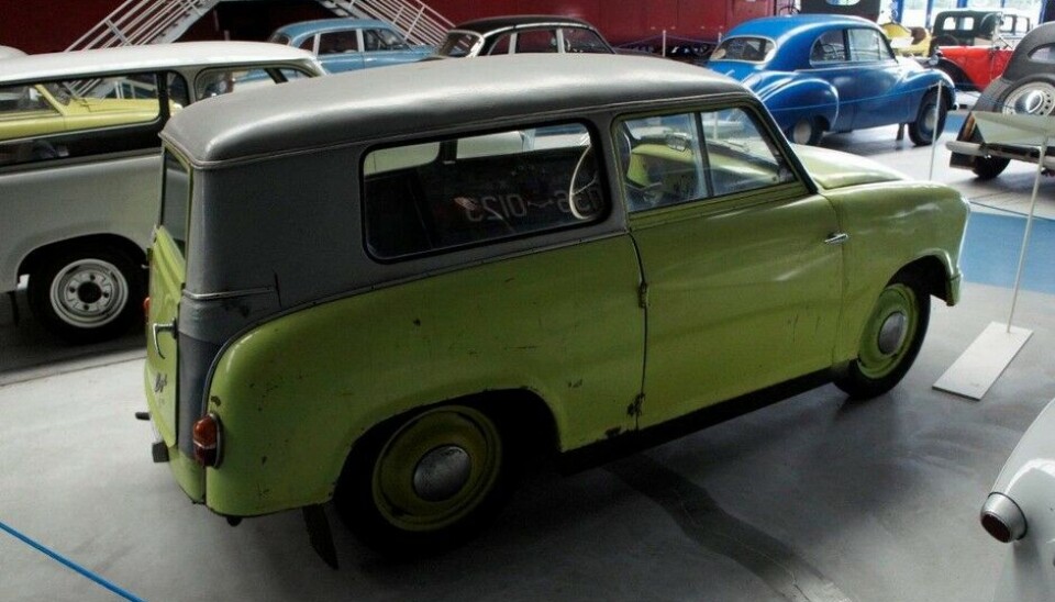 Eisenbahn & Tehnik Museum - ProraEn Lloyd 400 var jo helt etter øst-tysk ønske, men den ble tross alt bygget av Borgward i Bremen. 400 kubikk, 2-takt og 1953-modell. (Foto: Jon Winding-Sørensen) Eisenbahn & Tehnik Museum - ProraEn Lloyd 400 var jo helt etter øst-tysk ønske, men den ble tross alt bygget av Borgward i Bremen. 400 kubikk, 2-takt og 1953-modell. (Foto: Jon Winding-Sørensen)