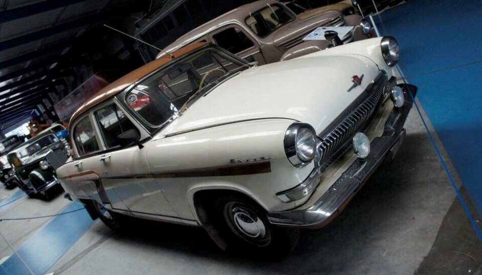 Eisenbahn & Tehnik Museum - ProraDenne kjente vi også godt i Norge, men kanskje ikke så lekkert fargesatt. Også bygget hos GAZ, og med klart Ford-slektskap. Dette er en 1966-modell. (Foto: Jon Winding-Sørensen) Eisenbahn & Tehnik Museum - ProraDenne kjente vi også godt i Norge, men kanskje ikke så lekkert fargesatt. Også bygget hos GAZ, og med klart Ford-slektskap. Dette er en 1966-modell. (Foto: Jon Winding-Sørensen)