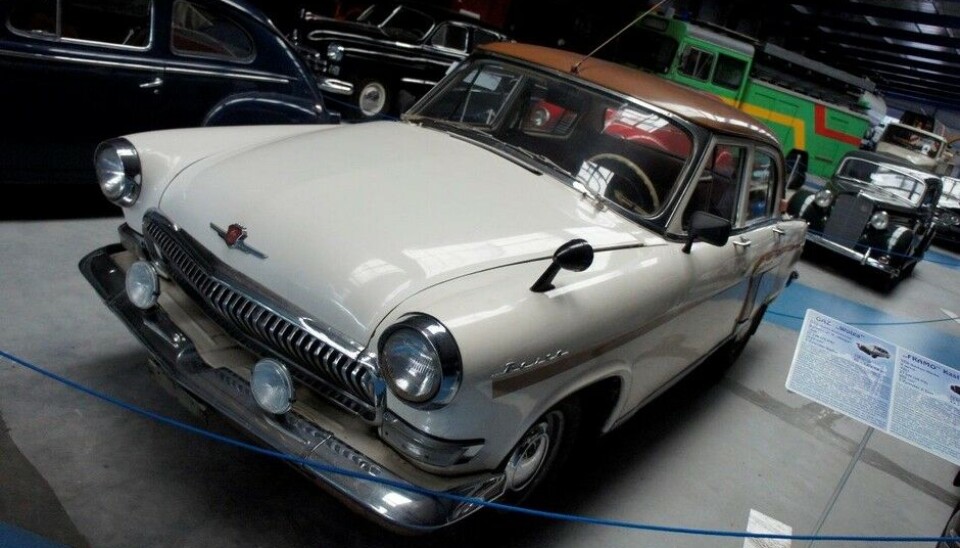Eisenbahn & Tehnik Museum - ProraDenne kjente vi også godt i Norge, men kanskje ikke så lekkert fargesatt. Også bygget hos GAZ, og med klart Ford-slektskap. Dette er en 1966-modell. (Foto: Jon Winding-Sørensen) Eisenbahn & Tehnik Museum - ProraDenne kjente vi også godt i Norge, men kanskje ikke så lekkert fargesatt. Også bygget hos GAZ, og med klart Ford-slektskap. Dette er en 1966-modell. (Foto: Jon Winding-Sørensen)