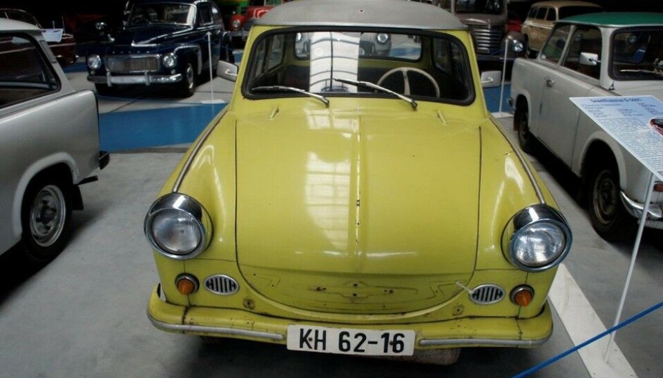 Eisenbahn & Tehnik Museum - ProraDen gule med lyst tak er en Trabant 500 fra 1951, da var karosseriet fremdeles av blikk. (Foto: Jon Winding-Sørensen) Eisenbahn & Tehnik Museum - ProraDen gule med lyst tak er en Trabant 500 fra 1951, da var karosseriet fremdeles av blikk. (Foto: Jon Winding-Sørensen)