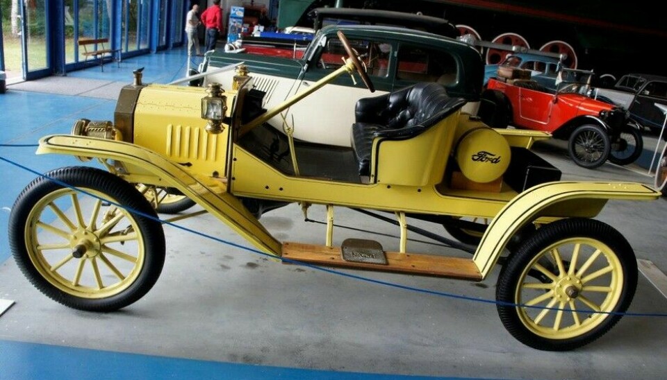 Eisenbahn & Tehnik Museum  - ProraEn fin Ford-blanding. T-modell, 1911, i Speedster-utgave. Den røde er en A-Ford fra 1930 mens den hvite og grønne er en liten, 1-liters, Köln-bygd Ford fra 1933. Motoren varte helt til 1962 i England. (Foto: Jon Winding-Sørensen)