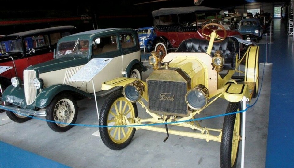 Eisenbahn & Tehnik Museum - ProraEn fin Ford-blanding. T-modell, 1911, i Speedster-utgave. Den røde er en A-Ford fra 1930 mens den hvite og grønne er en liten, 1-liters, Köln-bygd Ford fra 1933. Motoren varte helt til 1962 i England. (Foto: Jon Winding-Sørensen) Eisenbahn & Tehnik Museum - ProraEn fin Ford-blanding. T-modell, 1911, i Speedster-utgave. Den røde er en A-Ford fra 1930 mens den hvite og grønne er en liten, 1-liters, Köln-bygd Ford fra 1933. Motoren varte helt til 1962 i England. (Foto: Jon Winding-Sørensen)