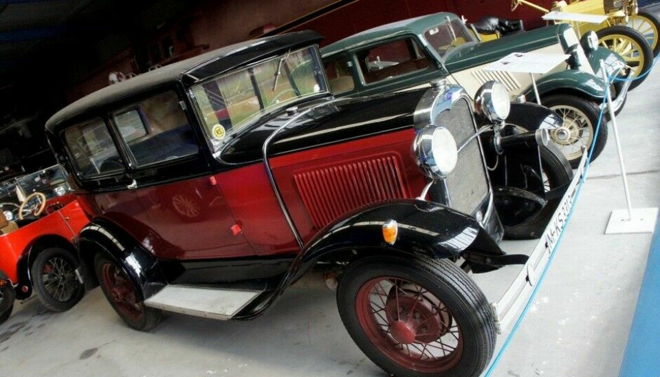 Eisenbahn & Tehnik Museum  - ProraEn fin Ford-blanding. T-modell, 1911, i Speedster-utgave. Den røde er en A-Ford fra 1930 mens den hvite og grønne er en liten, 1-liters, Köln-bygd Ford fra 1933. Motoren varte helt til 1962 i England. (Foto: Jon Winding-Sørensen)