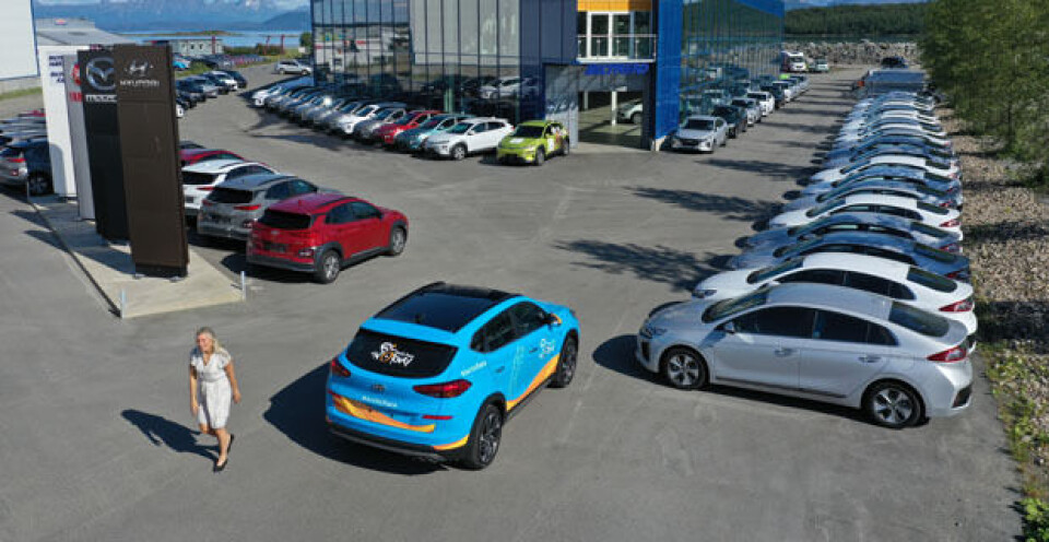 Sykkelritt med elektriske følgebiler