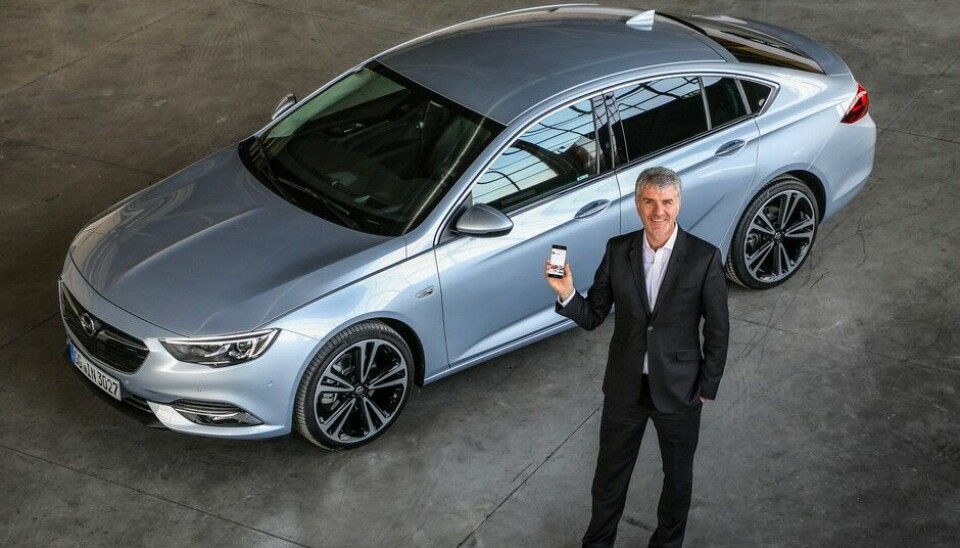 Opel DesignDesignsjef Mark Adams med nye Insignia