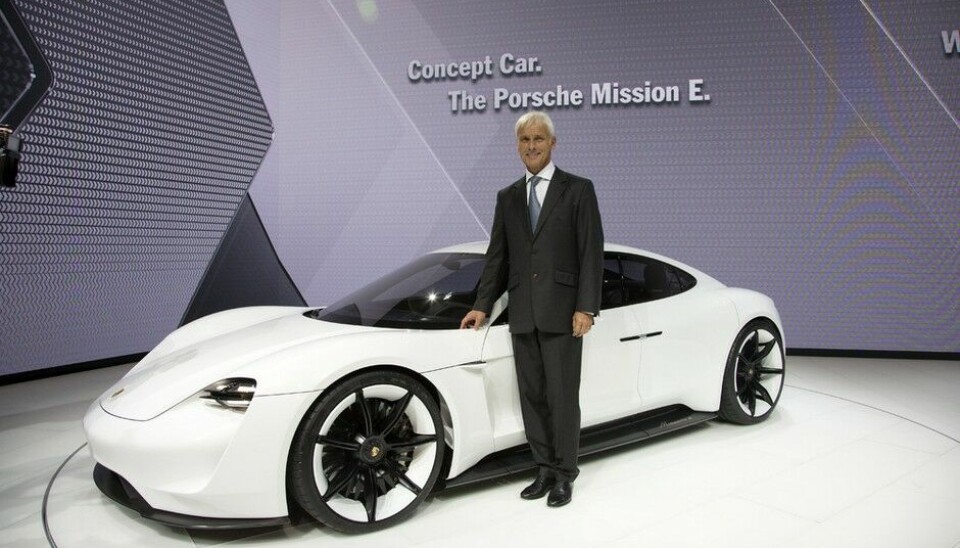 Porsche Mission E avdukes på IAA 2015Matthias Muller - den gang Porsche-sjef, i dag toppsjef for hele Volkswagen konsernet