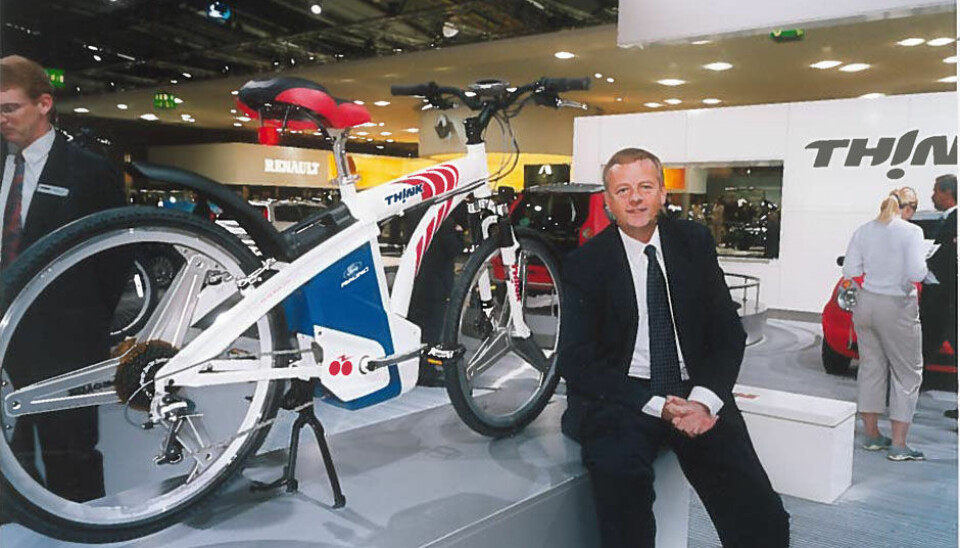Farvel til FrankfurtPå det ene bildet ser vi norsk toppsjef i Ford, Ingvar Sviggum, med sin Th!nk-sykkel. Kan det være 15 år siden?  (Foto: Jon Winding-Sørensen