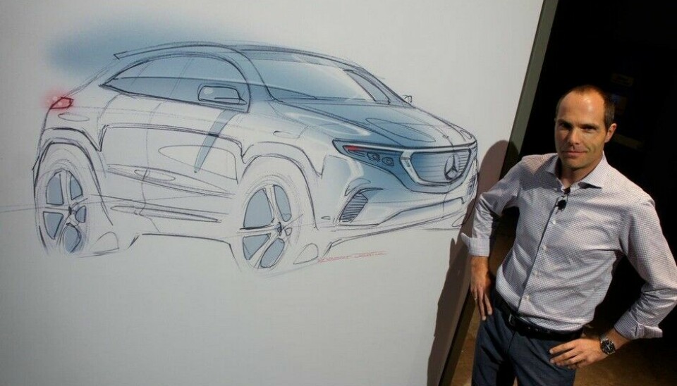 Mercedes-Benz EQCRobert Lesning, sjef for eksteriør design. Skissen er mye mer progressiv enn bilen.Foto: Jon Winding-Sørensen